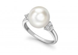18ct White Gold Pearl & Diamond Ring 