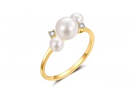 18ct Gold, Pearl & Diamond Ring