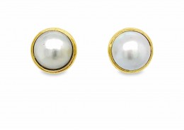 Pre-owned 18ct Yellow Gold Mabe Pearl Stud Earrings