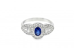 18ct White Gold Sapphire & Diamond Ring 18ct White Gold Sapphire & Diamond Ring