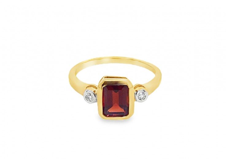 9ct Gold Garnet & Diamond Ring