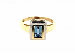Pre-owned 9ct Yellow Gold Blue Topaz Ring