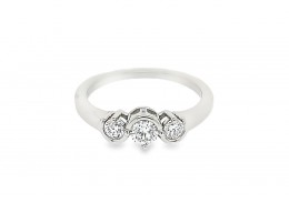 Pre-owned Platinum Diamond Trilogy Ring