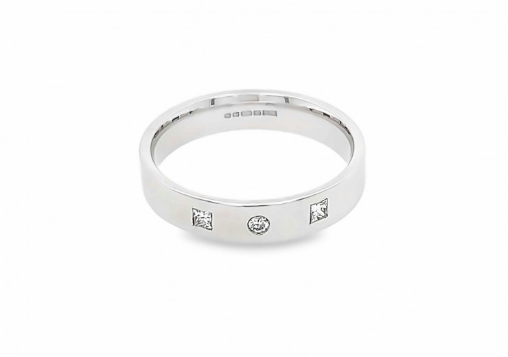 Pre-owned 9ct White Gold Diamond Ring