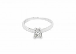 Pre-owned 18ct White Gold 0.25 Carat Diamond Solitaire Ring 