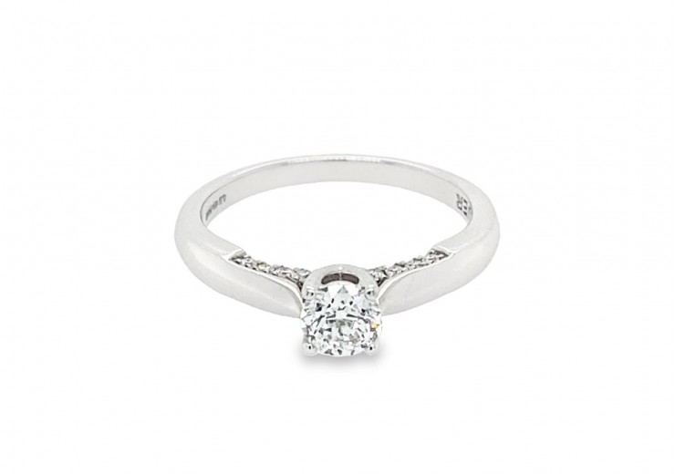 Pre-owned 18ct White Gold Diamond Solitaire Ring