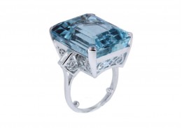 Pre-Owned 18ct White Gold Aquamarine Ring