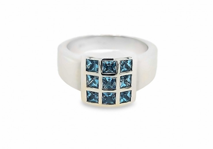 Pre-owned 9ct White Gold Blue Topaz Ring