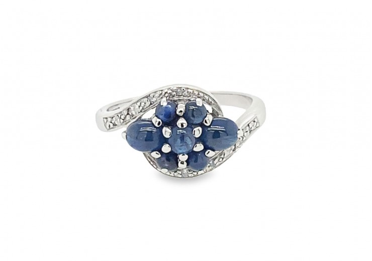 Pre-owned 9ct White Gold Sapphire & Diamond Ring