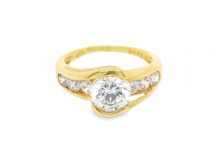 Pre-owned 14ct Yellow Gold Cubic Zirconia Ring