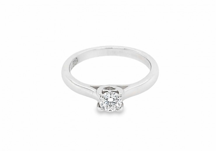 Pre-owned Platinum Diamond Solitaire Ring 