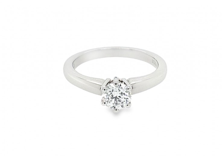 Pre-owned 18ct White Gold Diamond Solitaire Ring