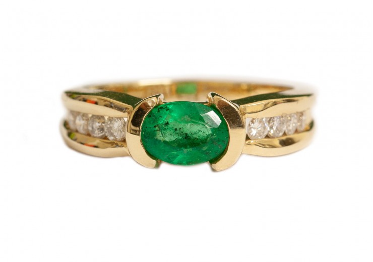 Pre-owned 14ct Yellow Gold Emerald & Diamond Ring