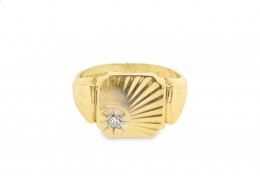 Pre-owned 9ct Yellow Gold Diamond Signet Ring