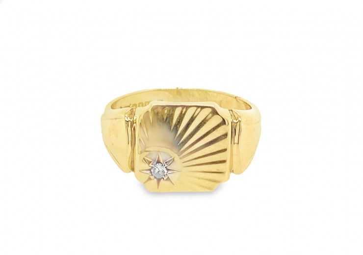Pre-owned 9ct Yellow Gold Diamond Signet Ring