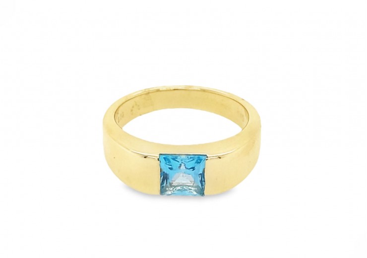 Pre-owned 14ct Yellow Gold Blue Topaz Ring