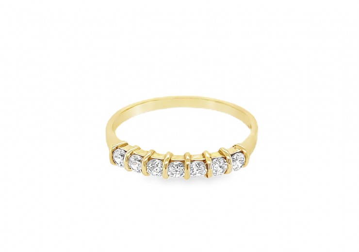 Pre-owned 9ct Yellow Gold Cubic Zirconia Seven Stone Ring 