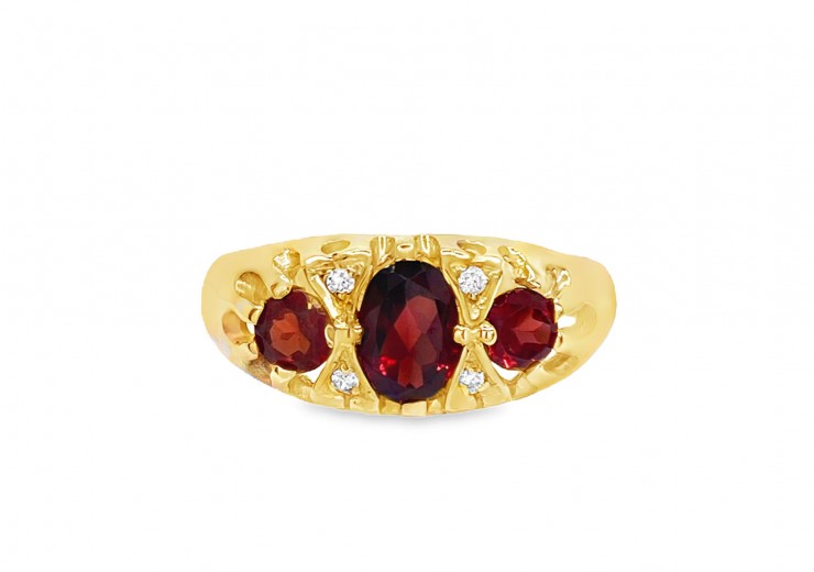 Pre-owned 9ct Yellow Gold Garnet & Cubic Zirconia Ring