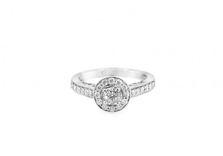 Pre-owned 18ct White Gold Diamond Halo Ring Pre-owned 18ct White Gold Diamond Halo Ring