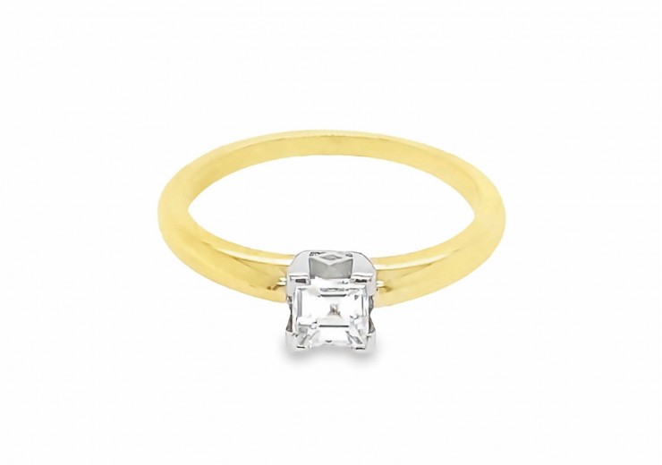 Pre-owned 18ct Yellow Gold Princess Cut Diamond Solitaire