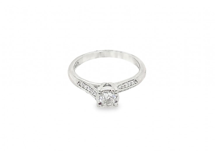 Pre-owned 9ct White Gold Diamond Solitaire Ring