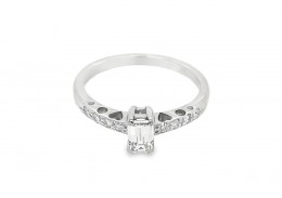 Pre-owned 18ct White Gold Diamond Solitaire Ring