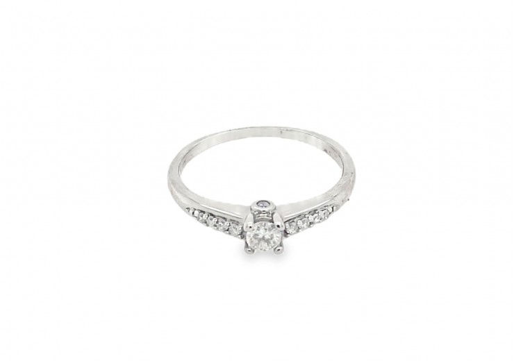 Pre-owned 18ct White Gold Diamond Solitaire Ring Pre-owned 18ct White Gold Diamond Solitaire Ring