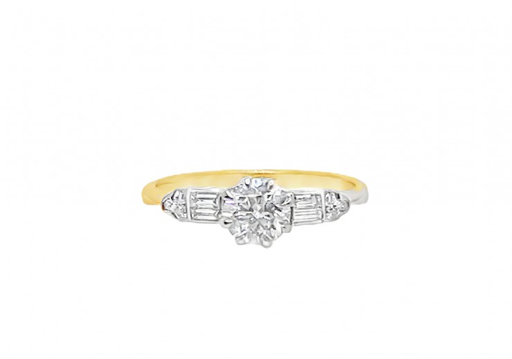 Pre-owned 18ct Yellow Gold Diamond Ring