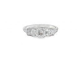 Pre-owned Platinum 5 Stone Diamond Ring Pre-owned Platinum 5 Stone Diamond Ring