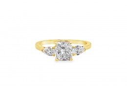 Pre-owned 18ct Yellow Gold 3 Stone Diamond Ring Pre-owned 18ct Yellow Gold 3 Stone Diamond Ring