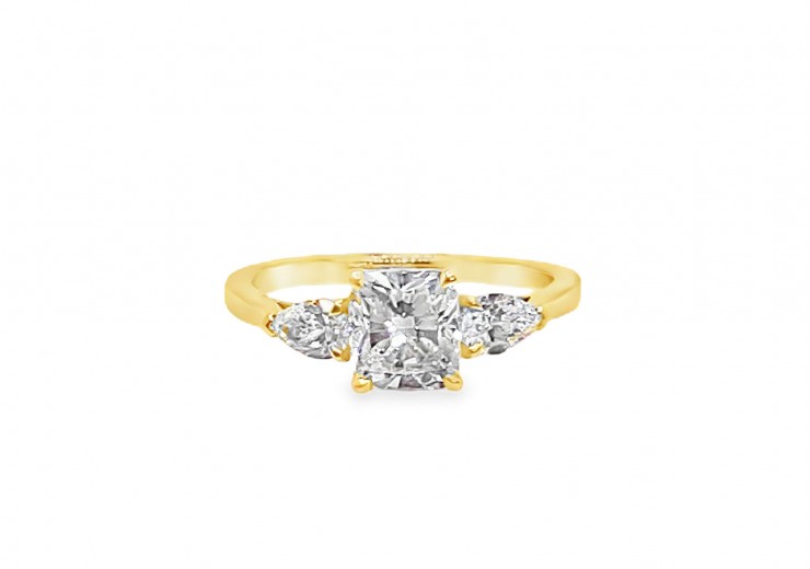 Pre-owned 18ct Yellow Gold 3 Stone Diamond Ring