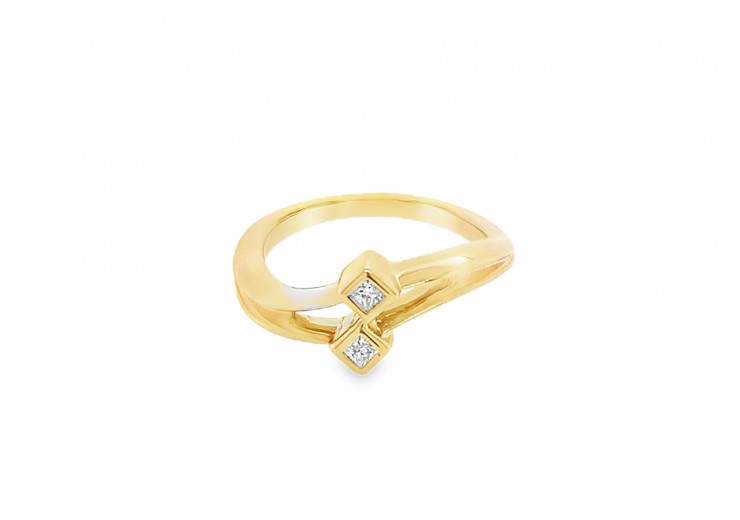 Pre-owned 9ct Yellow Gold Diamond Ring