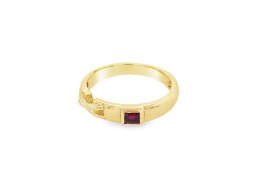 Pre-owned 9ct Yellow Gold Garnet Ring