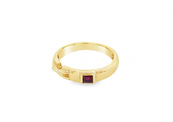 Pre-owned 9ct Yellow Gold Garnet Ring