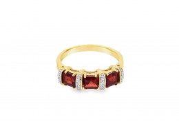 Pre-owned 9ct Yellow Gold Garnet & Diamond Ring