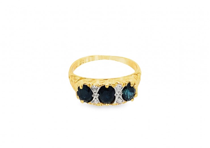 Pre-owned Vintage 18ct Yellow Gold Sapphire & Diamond Ring Pre-owned Vintage 18ct Yellow Gold Sapphire & Diamond Ring
