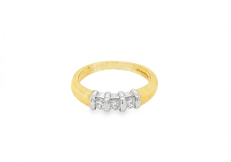Pre-owned 18ct Yellow Gold Diamond Trilogy Ring