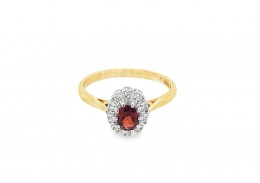 Pre-owned 9ct Yellow Gold Garnet & Diamond Cluster Ring