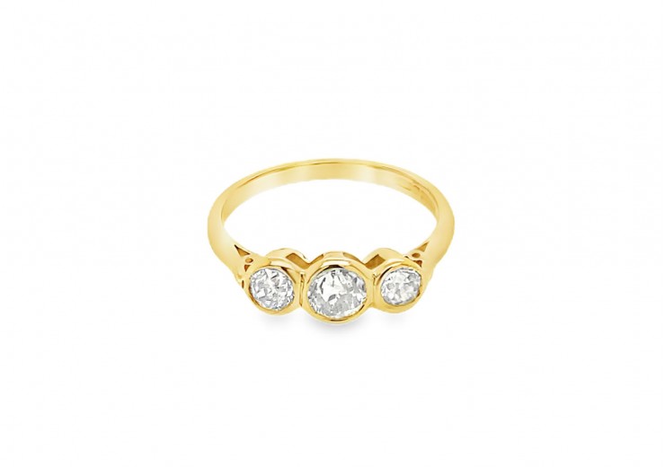 Pre-owned 18ct Yellow Gold Diamond Trilogy Ring