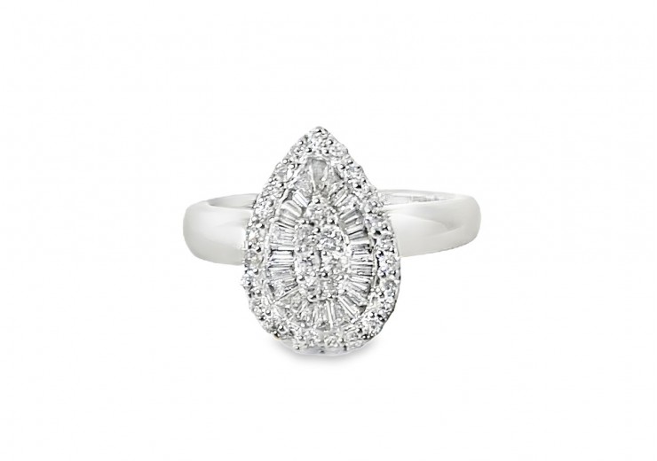 Pre-owned 18ct White Gold Pear Cut Diamond Ring