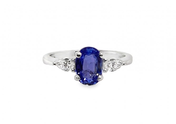 Pre-owned Platinum Sapphire & Diamond 3 Stone Ring Pre-owned Platinum Sapphire & Diamond 3 Stone Ring