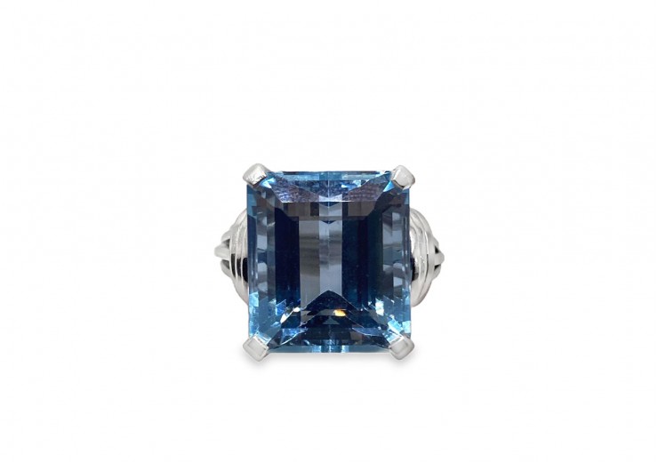 Pre-owned 14ct White Gold 15ct Aquamarine Ring Pre-owned 14ct White Gold 15ct Aquamarine Ring