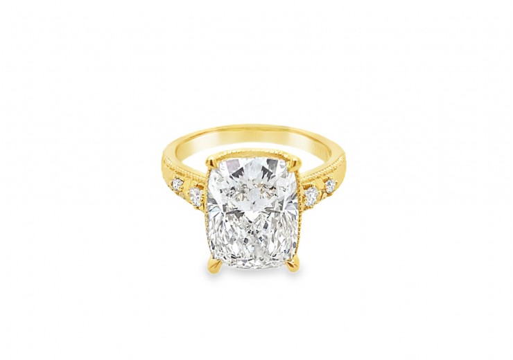 18ct Gold Cushion Cut Lab Diamond Ring