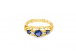 Pre-owned 18ct Gold Antique Sapphire & Diamond Ring Pre-owned 18ct Gold Antique Sapphire & Diamond Ring