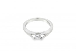 Pre-owned 18ct White Gold & Diamond Ring 