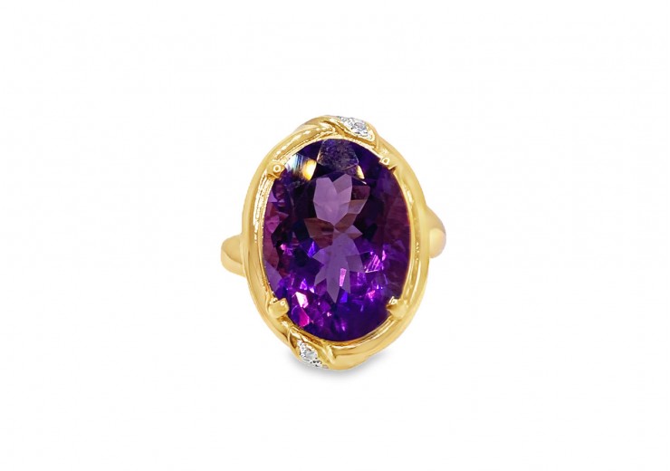 Pre-owned 18ct Yellow Gold Oval Amethyst & Diamond Ring