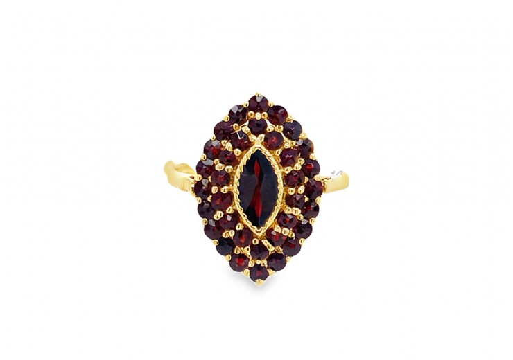 Pre-owned 9ct Gold Garnet Ring