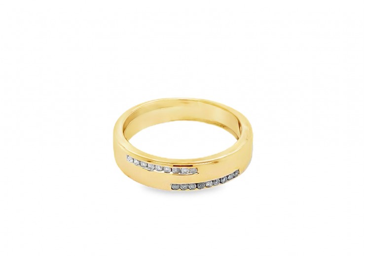 Pre-owned 9ct Yellow Gold Fancy Diamond Band