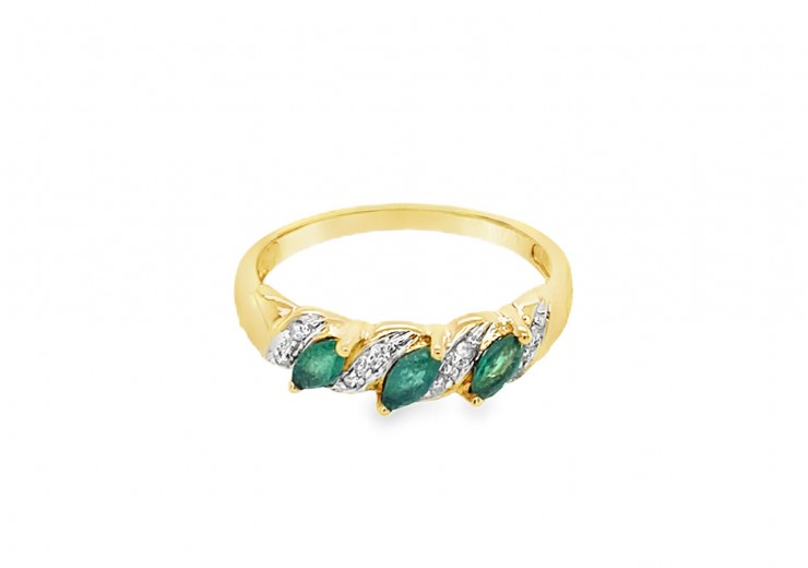 Pre-owned 9ct Gold Emerald & Diamond Ring