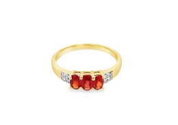 Pre-owned 9ct Yellow Gold Garnet & Diamond Ring Pre-owned 9ct Yellow Gold Garnet & Diamond Ring